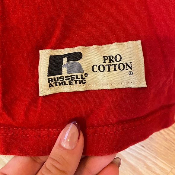 Vintage Russell Athletics Unisex Size Medium Red Tee Shirt - Picture 2 of 3